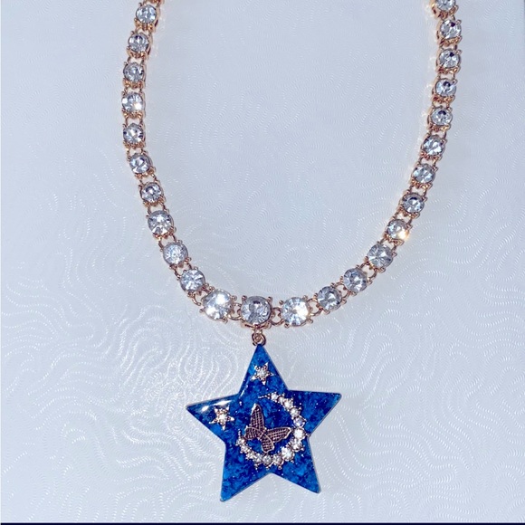 New Betsey Johnson
Star Short Pendant Necklace - Picture 6 of 10
